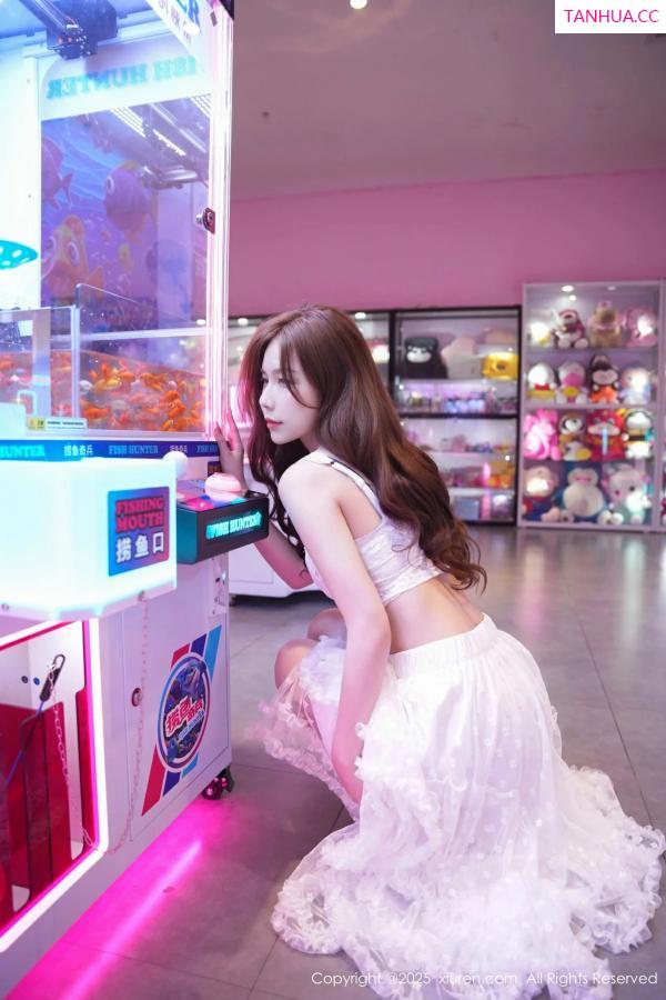   [XiuRen]高清写真图 2025.09.22 No.10791 拍黄瓜girl 白色连衣裙第10张图片